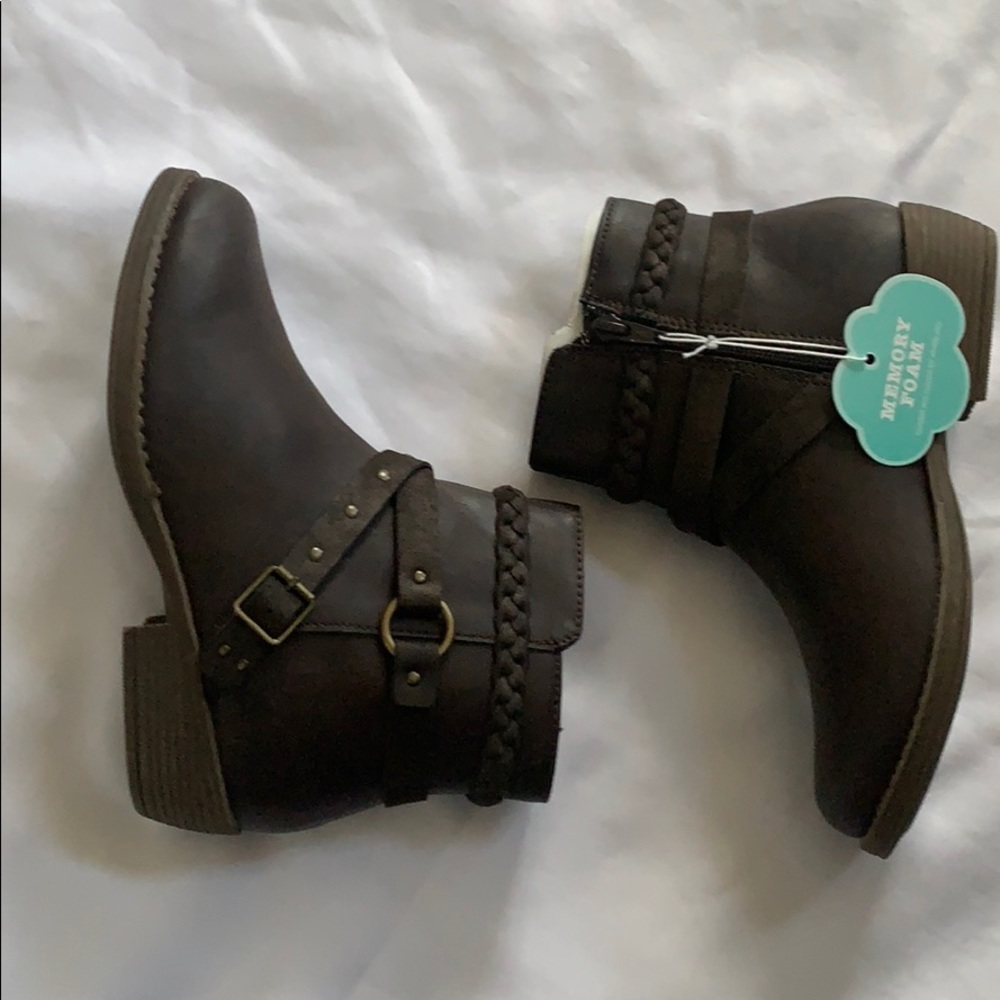 Kohl’s brown boots